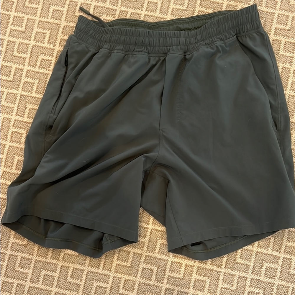 Lululemon men’s Pace breaker shorts